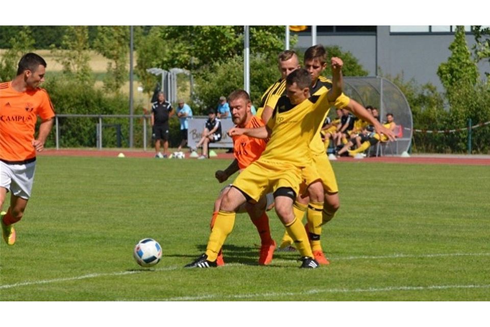Beim Küblböck-Cup zog der ASV gegen den Bayernligisten Ammerthal den Kürzeren.  Foto: sca
