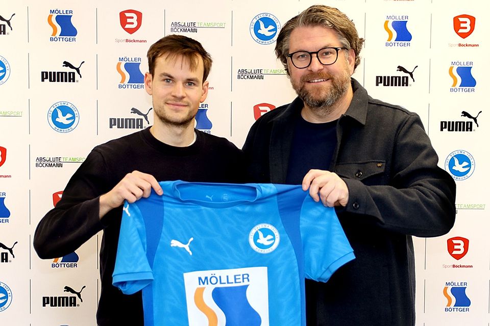 Jan Haimerl (r.) präsentiert Zugang Lennart Merkle.