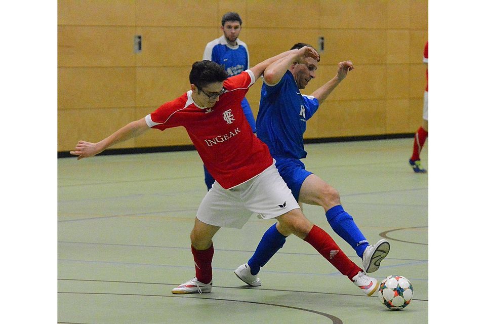 Einen packenden Bezirksliga-Fight lieferten sich Gastgeber Schwandorf und der Futsal Club Regensburg. F: Allacher