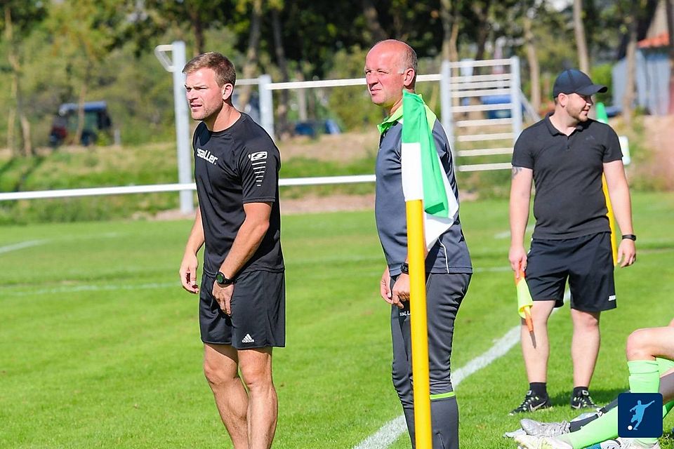 Das Trainerduo Thomas Menne (l.) und Waldemar Bera (r.) hat mit der SG Tudorf/Alfen die A-Liga-Quali im Fokus.