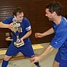 Jubel nach dem Turnier: Die TG Viktoria Augsburg siegte bei der Stadtmeisterschaft im Futsal.  Foto: Michael Hochgemuth