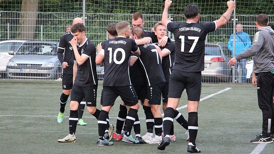 Fortuna Dilkrath jubelt über den Klassenerhalt. 