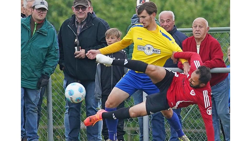 Voller Einsatz: Der VfR Würzberg (rechts Cetin Kapan) will weiter nach oben.	Foto: Herbert Krämer