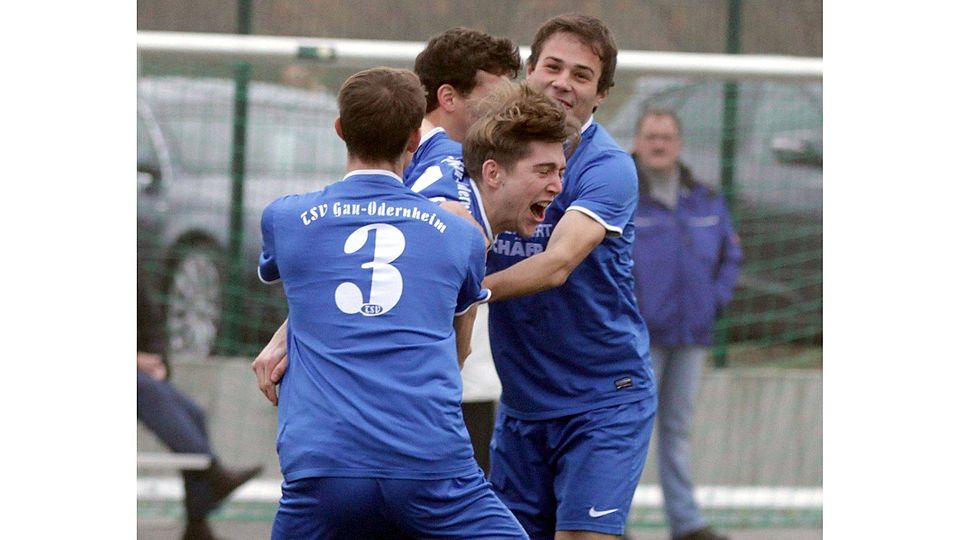 Jubel, Trubel, Gau-Odernheim: Felix Häfner, Benedikt Knoth, Elias Schittenhelm, Simon Kustan freuen sich über den Führungstreffer. Foto: Photoagenten/Axel Schmitz