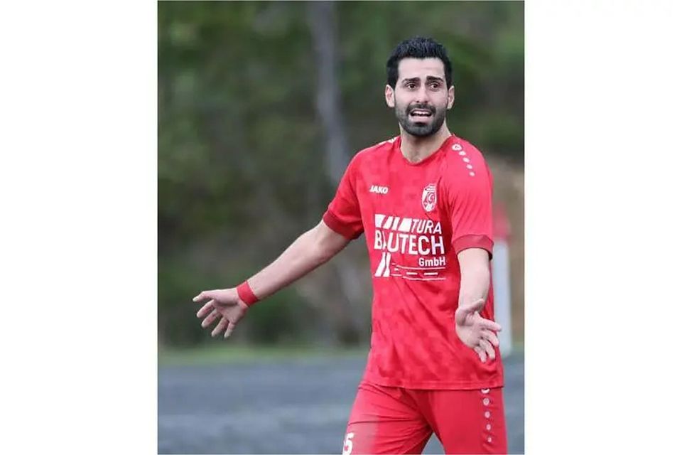 Spielertrainer Burak Aksoy und der FC Türk Gücü Breidenbach erwarten eine herausfordernde neue Saison in der Fußball-Kreisoberliga Nord. © Jens Schmidt