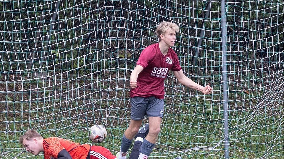 Erzielte die frühe 1:0-Führung für die SG Starnberg/Söcking: Ben Steidle traf bereits in der 5. Minute. Pöckings Torwart Nicolai Dornow war machtlos.