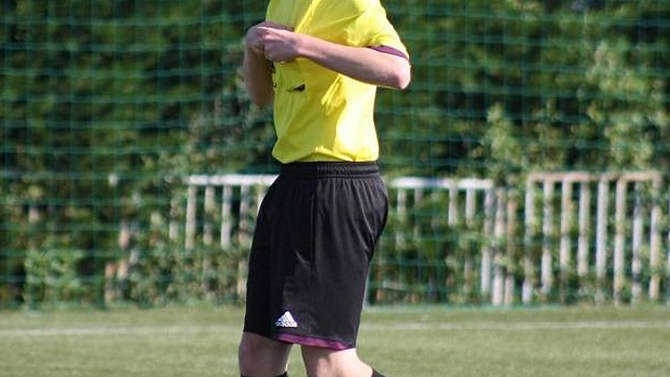 Einiges zu notieren gab es für den Schiedsrichter bei der Landesliga-Partie des TuS Hackenheim in Bundenthal.