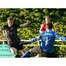 Gewohnt eiskalt vor dem Tor des Gegners: Norbert Micsko (l.) trifft für den TSV Steindorf in der Fußball-A-Liga. Hier überwindet er Torwart Alexander Häde von der SG Hohenahr. © Isabel Althof