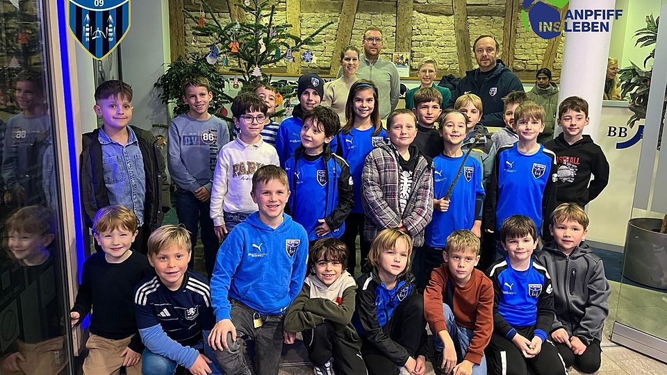 Weihnachtsbaumschmuckbasteln beim FC Speyer 09.