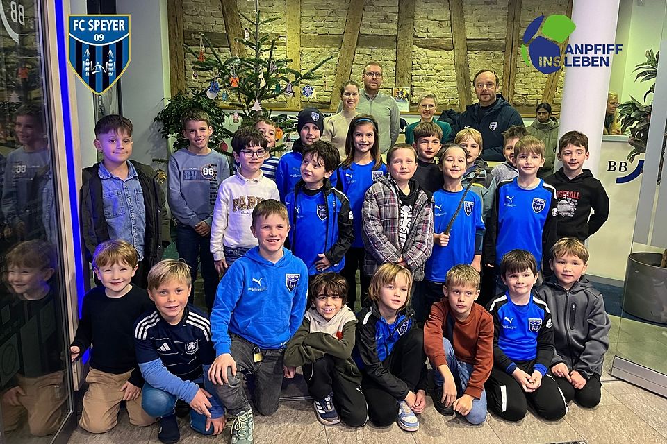 Weihnachtsbaumschmuckbasteln beim FC Speyer 09.