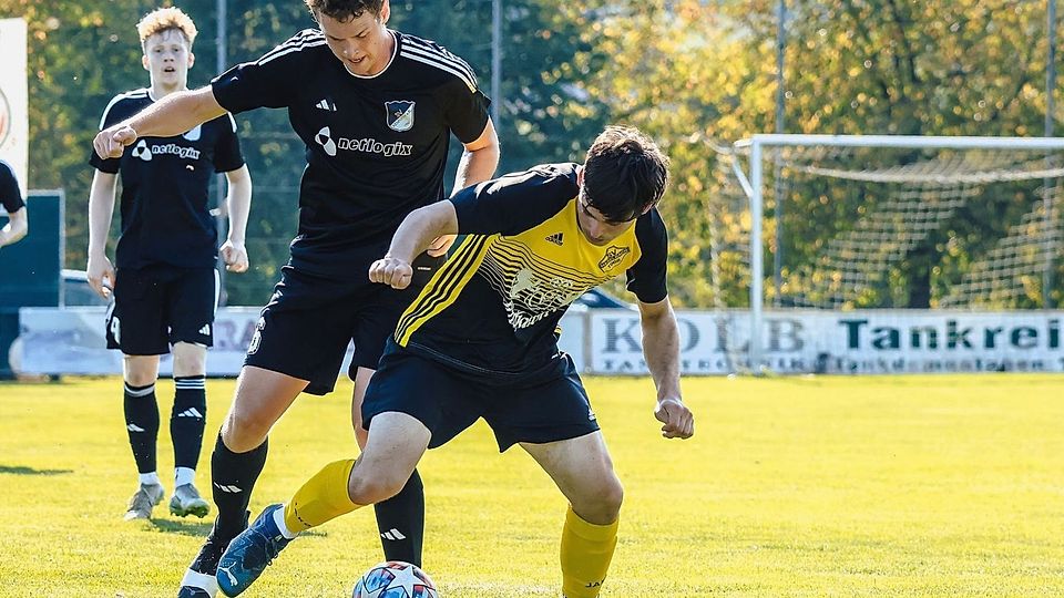 Der SV Kemnath a.B. (in schwarz) schaffte es als Erstes in dieser Saison, den SV Haselbach in die Knie zu zwingen.