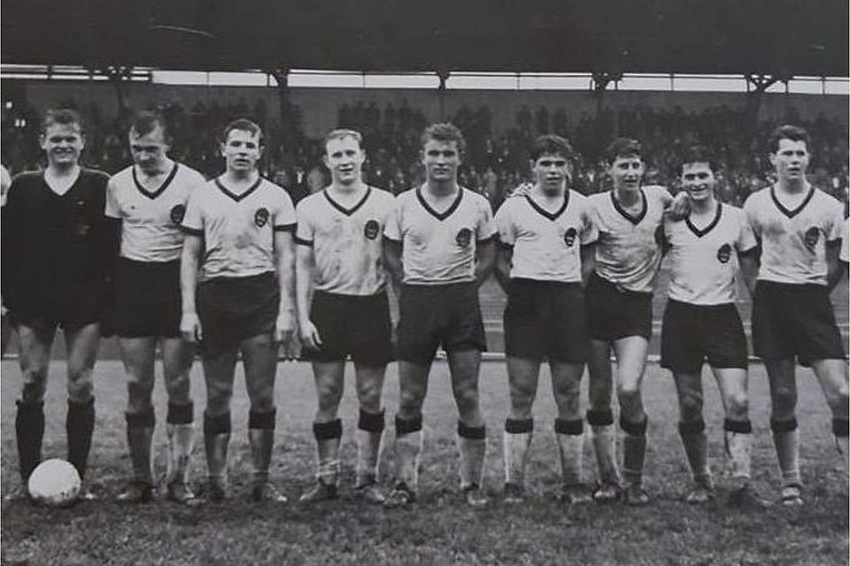 Die Bayern-Jugend (v..l.): Robert Gasser, Sepp Maier, Dieter Buschmeyer, Rudi Fink, Dieter „Mucki“ Brenninger, Oswald Schumacher, Robert Oldach, Rudi Grosser, Adam Kappes, Franz Beckenbauer, Helmut Heigl