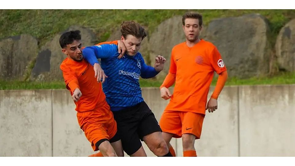 Orange Kenan Karahan von Beilstein, blau Jonas Kram von Burgsolms © Isabel Althof