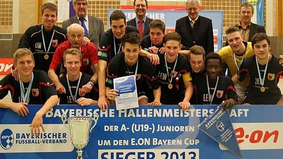 Die U19 des FC Augsburg besiegt im Finale die Überraschungsmannschaft der SG Quelle Fürth. Foto: bfv