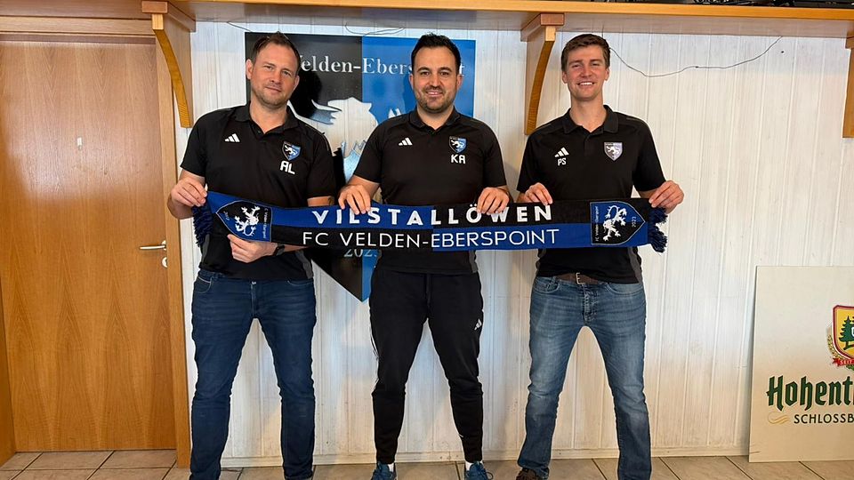Im Sommer geht Andreas Kirschner (mittig) in seine dritte Saison als Linientrainer des FC Velden-Eberspoint. Neben der Vertragsverlängerung mit Kirschner können die sportlichen Leiter Andreas Lehner (links) und Peter Sedlmeier (rechts) mit der Verpflichtung von Valentin Wagner einen weiteren Erfolg vermelden.