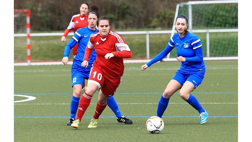 Die Wörrstädter Frauen (rot) bestreiten gegen Göcklingen das erste Heimspiel in Wörrstadt. F: Wolff