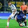 Rasim Bulic ringt einen Gegenspieler nieder.
