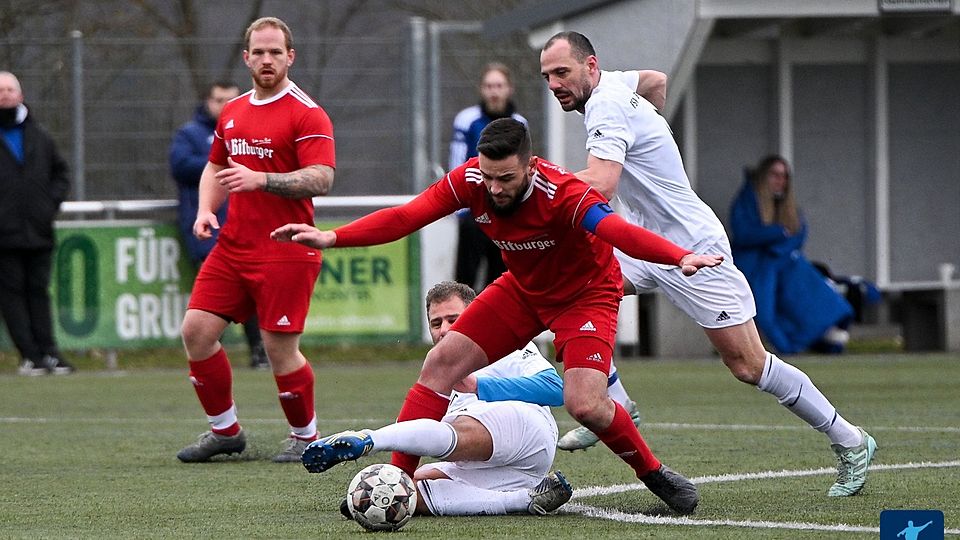 Der FSV Bretzenheim (weiß) machte dem TSV Hargesheim das Leben schwer. 