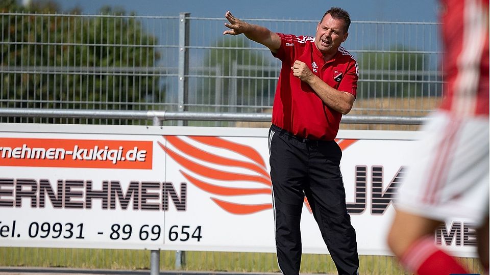 Peter Gallmaier wird auch in der nächsten Saison auf der Kommandobrücke des SV Auerbach stehen 