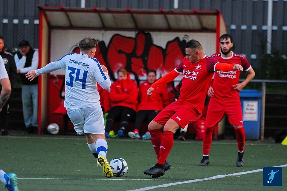 Die Spvgg Sterkrade-Nord II setzte sich mit 6:3 gegen den VfR Oberhausen durch. Die Spvgg Sterkrade-Nord II setzte sich mit 6:3 gegen den VfR Oberhausen durch.