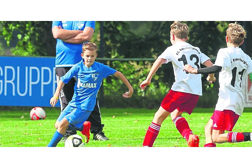 Die D-Junioren des JFV Ohmtal Homberg, hier bei einem früheren Spiel gegen Ederbergland, zeigen beim Gastspiel in Marburg eine starke Leistung, auch wenn es am Ende eine 1:3-Niederlage gab. Foto: Luca Raab © Luca Raab