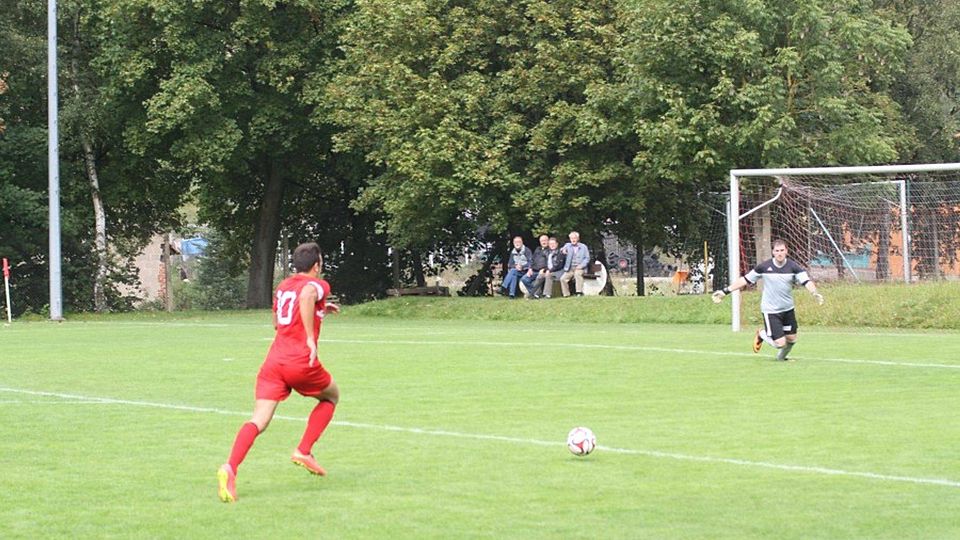 Stürzten TuS Wadernbach am Wochenende vom Ligathron: Die "Rothosen" des VfR Niedertiefenbach. Symbolfoto