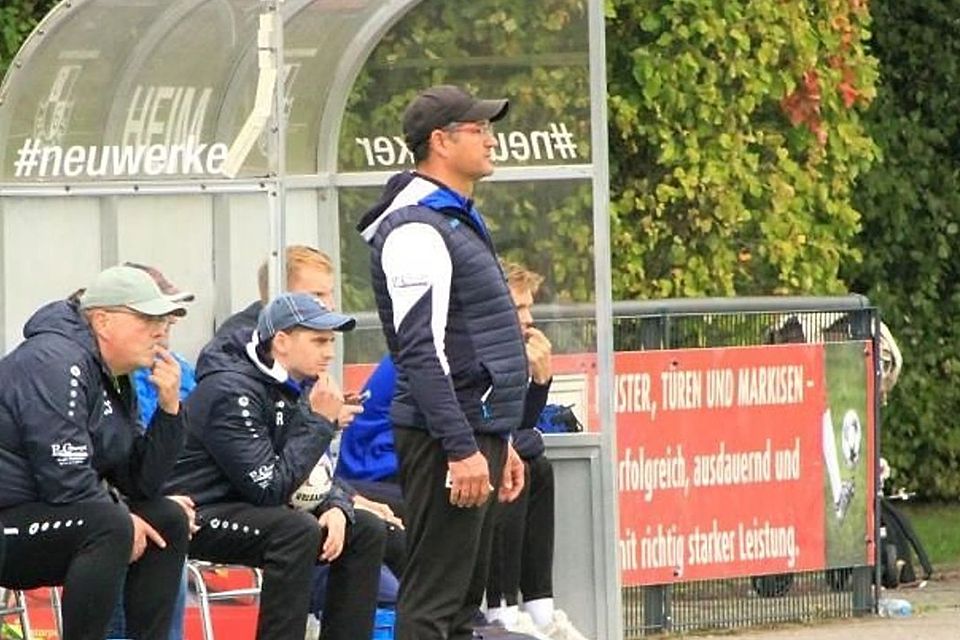 Dony Karaca bleibt Chefcoach in Neuwerk, auch Timo Rheindorf und Marcel Faulstich bleiben ihm erhalten. Dony Karaca bleibt Chefcoach in Neuwerk, auch Timo Rheindorf und Marcel Faulstich bleiben ihm erhalten.