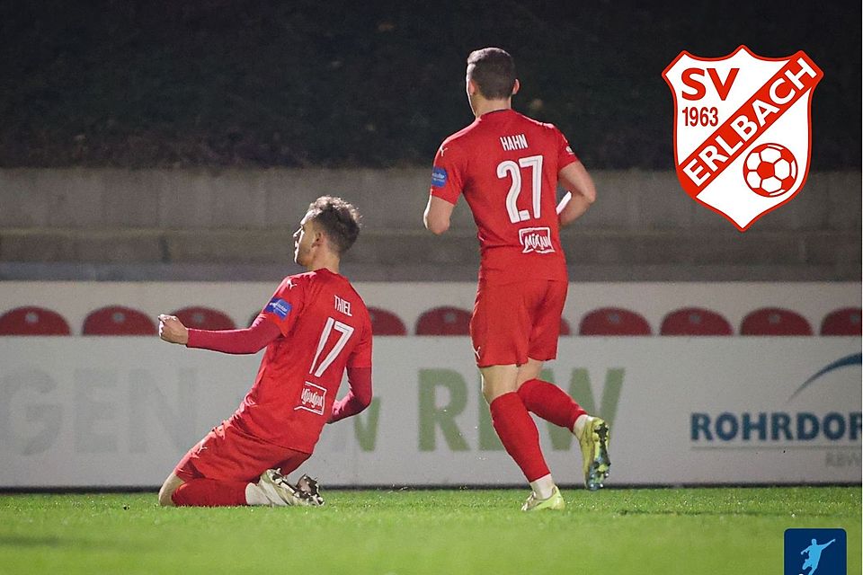 Beim SV Erlbach flutscht es mittlerweile wieder: Lenny Thiel (li.) und Wolfgang Hahn feiern den Treffer zum 2:0 am Freitagabend gegen Deisenhofen.