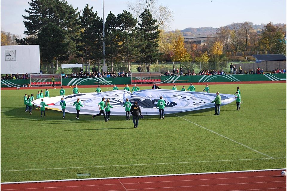 Wie schon im Jahr 2011 im Blumengarten: DFB-Länderspiele folgen von der Eröffnungszeremonie bis über den Schlusspfiff hinaus einem ausgeklügelten Protokoll, an das sich der Ausrichter penibel zu halten hat. 	Foto: Spvgg. Ingelheim