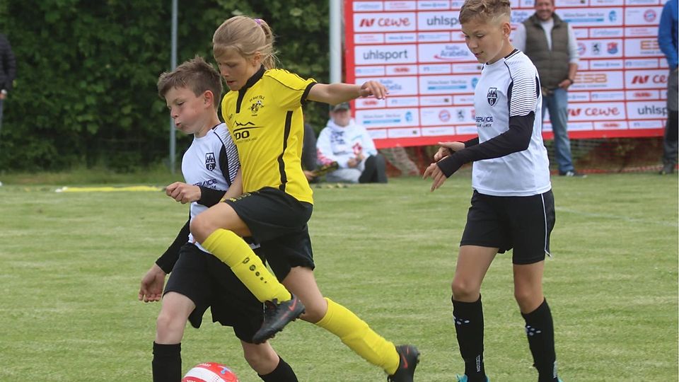 Die E-Junioren des TuS Geretsried und des SV Bad Tölz trafen beim Qualifikationsturnier in Rott aufeinander und schafften beide den Sprung in die nächste Runde