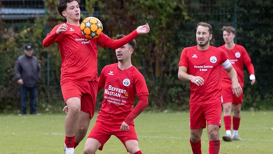 Schön anzusehen und erfolgreich: Jasin Uka (l.) und die zweite Mannschaft des TSV Gilching holten aus den vergangenen drei Spielen sieben Punkte.
