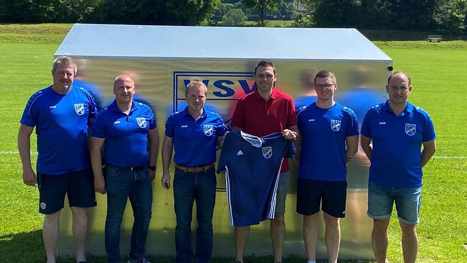 Thomas Seidl (dritter von rechts) wird Spielertrainer beim WSV St. Englmar 