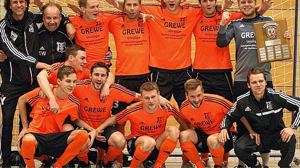 Der Eckernförder SV sicherte sich im Vorjahr den Titel bei den 31. Kreishallenmeisterschaften, die 2016 erstmals als Futsal-Turnier ausgetragen wurden. Vom Siegerteam sind morgen  aber nur noch Jan-Ole Jürgensen (hi., 2, v. re.) und Melwin Horstmann (vorne li.) dabei.DVE