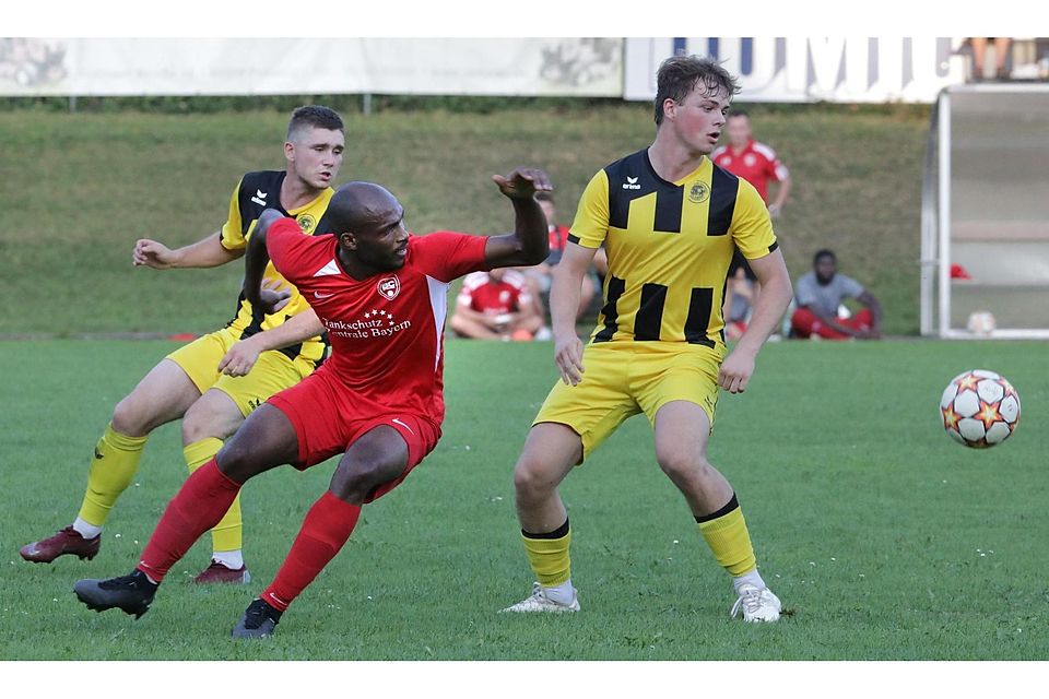 Rafael Wiesinger (r.) vom SE Freising
