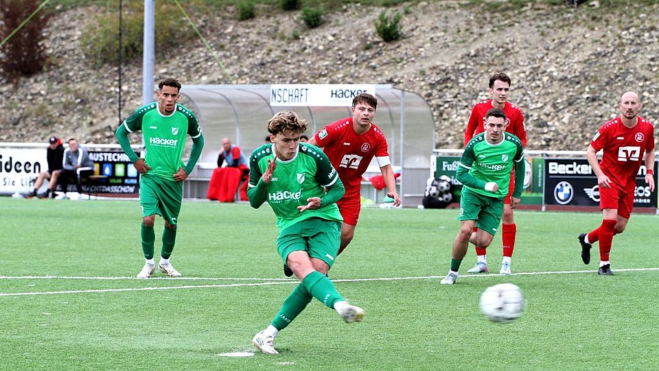 Verwandelt: Damian Bittner lässt sich die Vorlage vom Punkt nicht entgehen.