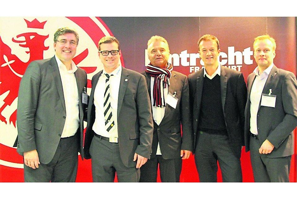 Axel Hellmann (Eintracht Frankfurt), Christopher Schaus, Joachim Schaus (beide WEMAG), Fredi Bobic (Eintracht Frankfurt) und Ferdinand Huhle (Mainova).