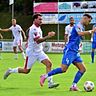 Torgefährlicher Schatten: Cristian Giles Sanchez von Türkspor Neckarsulm setzt den ballführenden Denzlinger Nicolas Garcia Stein unter Druck.