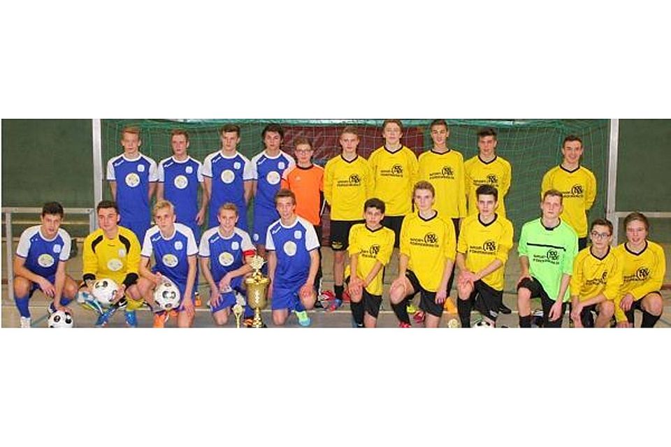 Der SV Meppen (in Blau) hat am Freitag das B-Junioren-Fußball-Turnier des VfL Löningen durch einen Finalerfolg gegen den Gastgeber gewonnen. Die Emsländer dominierten das Turnier. Stefan Beumker