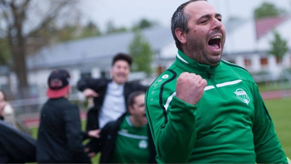 So will heute Mittag nach Möglichkeit VfL-Trainer Steve Henrich wieder über einen Herrenberger Torerfolg jubeln können Foto (Archiv): Schmidt