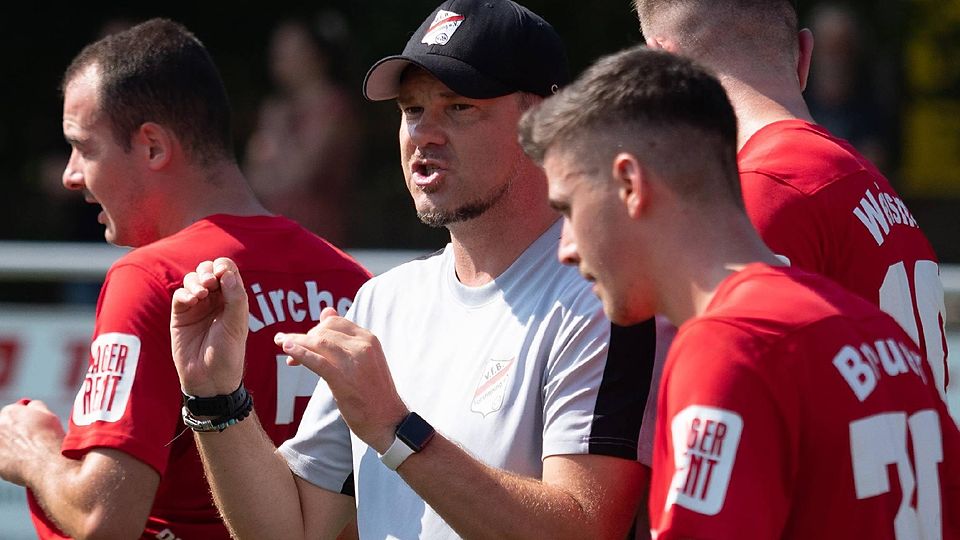 Musste Korrekturen an der Abwehr vornehmen, die passten: Forstinnings Trainer Florian Hahn ist dem 1:1 zufrieden. sro