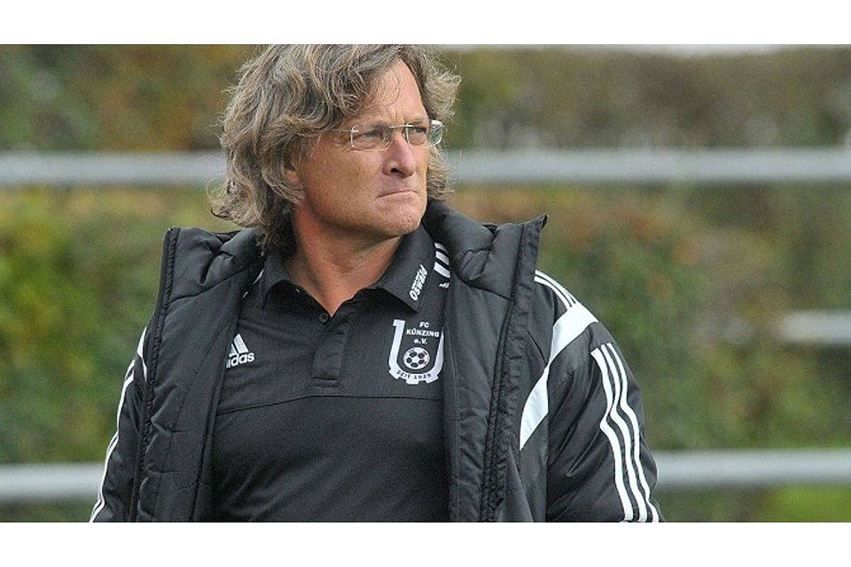 Robert Rothmeier bleibt Trainer beim FC Künzing. F: Geisler