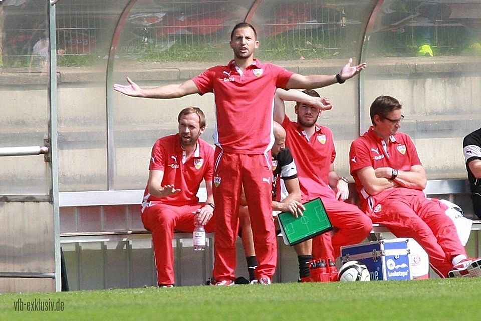 VfB-Trainer Domenico Tedesco zeigte sich nach einer Leistungssteigerung seiner Elf im zweiten Spielabschnitt mit dem 2:2 gegen Hoffenheim zufrieden. F: Lommel