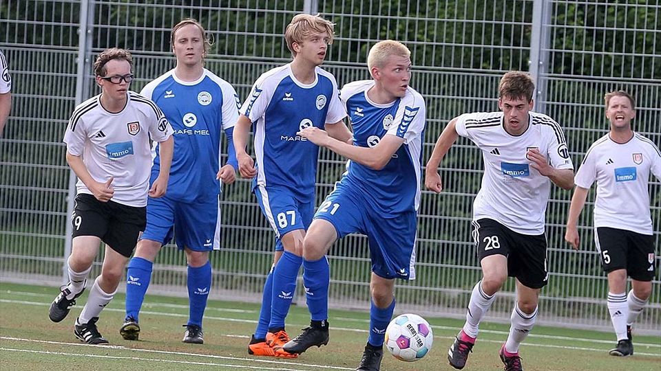 Der TSV Bordesholm (in blau). 