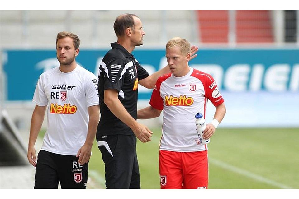 Alexander Nandzik (rechts, hier mit Trainer Heiko Herrlich) könnte gegen Mainz wieder in die Startelf rücken. Foto: Nickl
