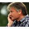 Eine knifflige Aufgabe hat Wilfried Mayer übernommen. Der Trainer soll den FC Lauingen zum Klassenerhalt führen.   F.: Walter Brugger