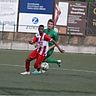 Michael Okoroafor (vorne) und der FC Hennef behalten gegen den FV Bad Honnef um Marc Skoda die Oberhand. Foto: Bröhl