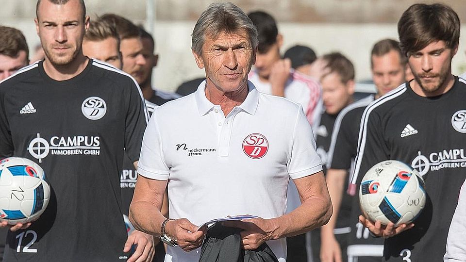 An der Seite von Klaus Augenthaler als Trainer spielte Nikola Vasilic (links) mit den Donaustaufern erstmalig in der Landesliga. Was ihm und seinen Mitspielern unter Augenthaler noch verwehrt blieb, klappte zwei Saisons später: Der Aufstieg in die Bayernliga.