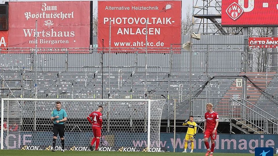 Leere Ränge am Dallenberg: Die Würzburger Kickers dürfen nach dem Willen des BFV am Samstag im abschließenden Heimspiel gegen Greuther Fürth II keine Zuschauer begrüßen.