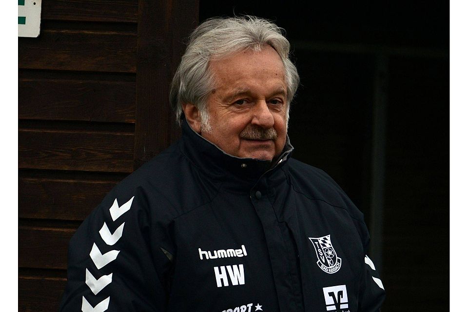 Helmut Wirth bleibt dem TSV Bad Abbach treu und coacht den aktuell Tabellensechsten der Landesliga Mitte auch in der Saison 2015/16. F: Meier