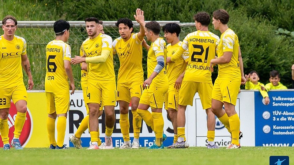 Neue Mitspieler zum Jubeln beim VfB Homberg. 